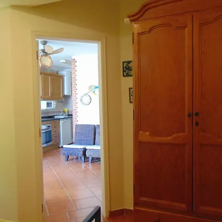 Small Cozy Flat, By The Pool And By The Sea