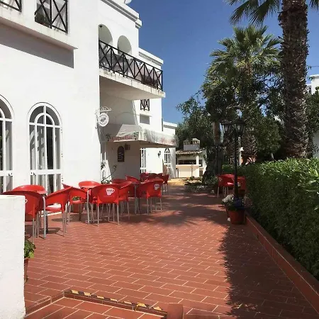 Small Cozy Flat, By The Pool And By The Sea *