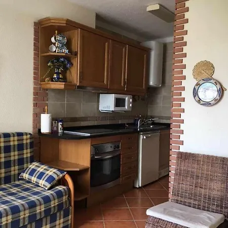 Small Cozy Flat, By The Pool And By The Sea Hébergement de vacances *