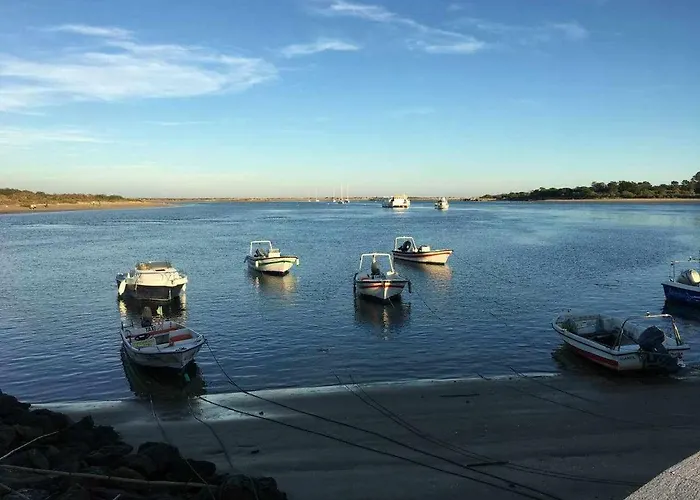 Small Cozy Flat, By The Pool And By The Sea.