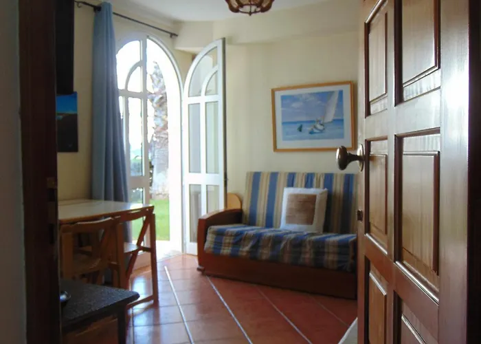 Casa de Férias Small Cozy Flat, By The Pool And By The Sea.