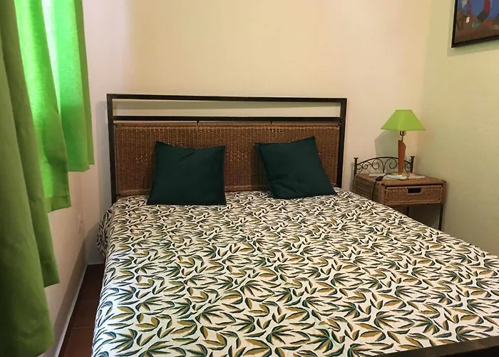 Small Cozy Flat, By The Pool And By The Sea. *