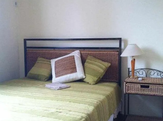 Small Cozy Flat, By The Pool And By The Sea. Vakantiehuis *