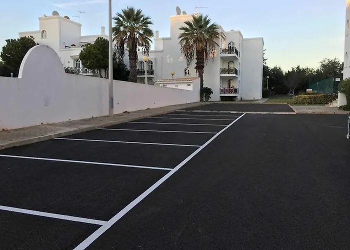 Small Cozy Flat, By The Pool And By The Sea. *