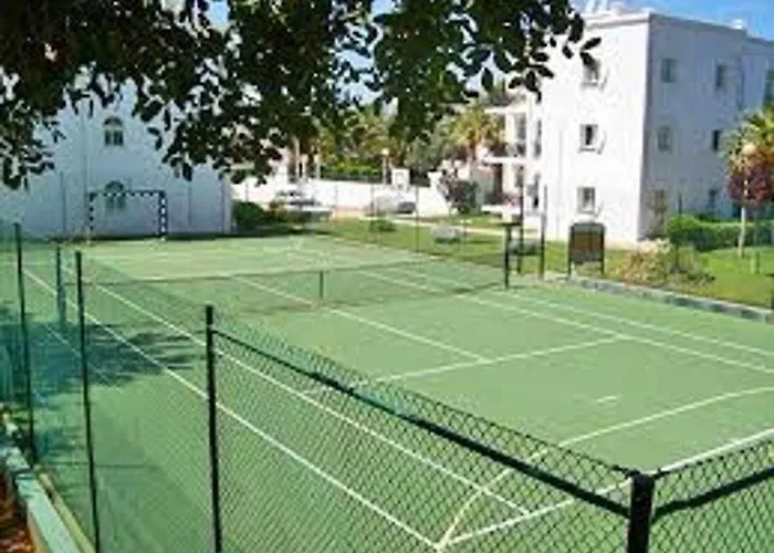 Small Cozy Flat, By The Pool And By The Sea.