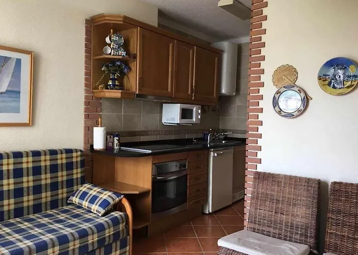 Small Cozy Flat, By The Pool And By The Sea. Vakantiehuis *