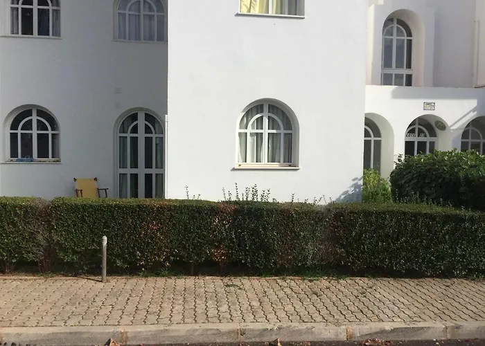 Small Cozy Flat, By The Pool And By The Sea. Vakantiehuis